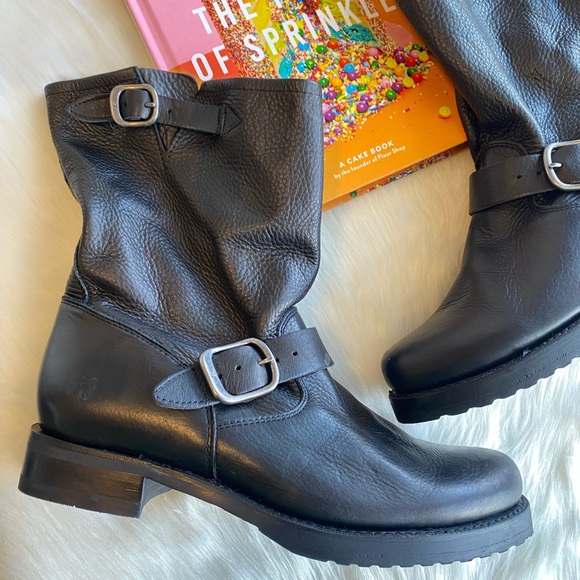 NWOT Frye Boots Size 9 - Picture 10 of 14